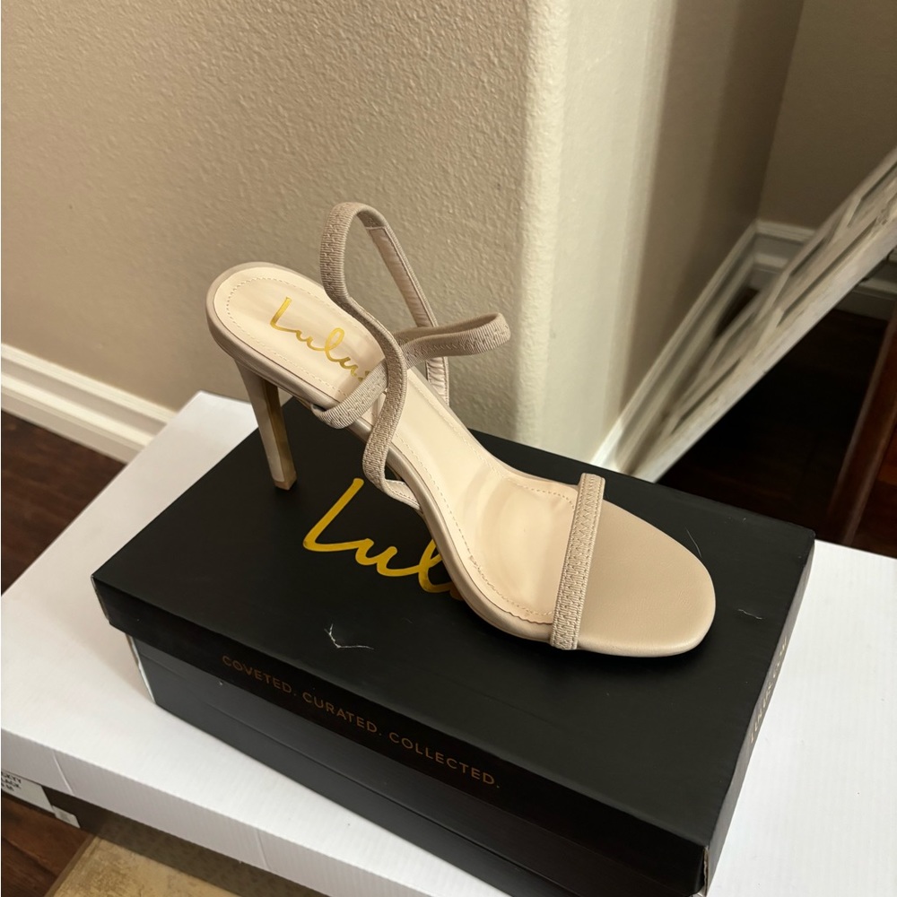 Nude heels never worn size 9
